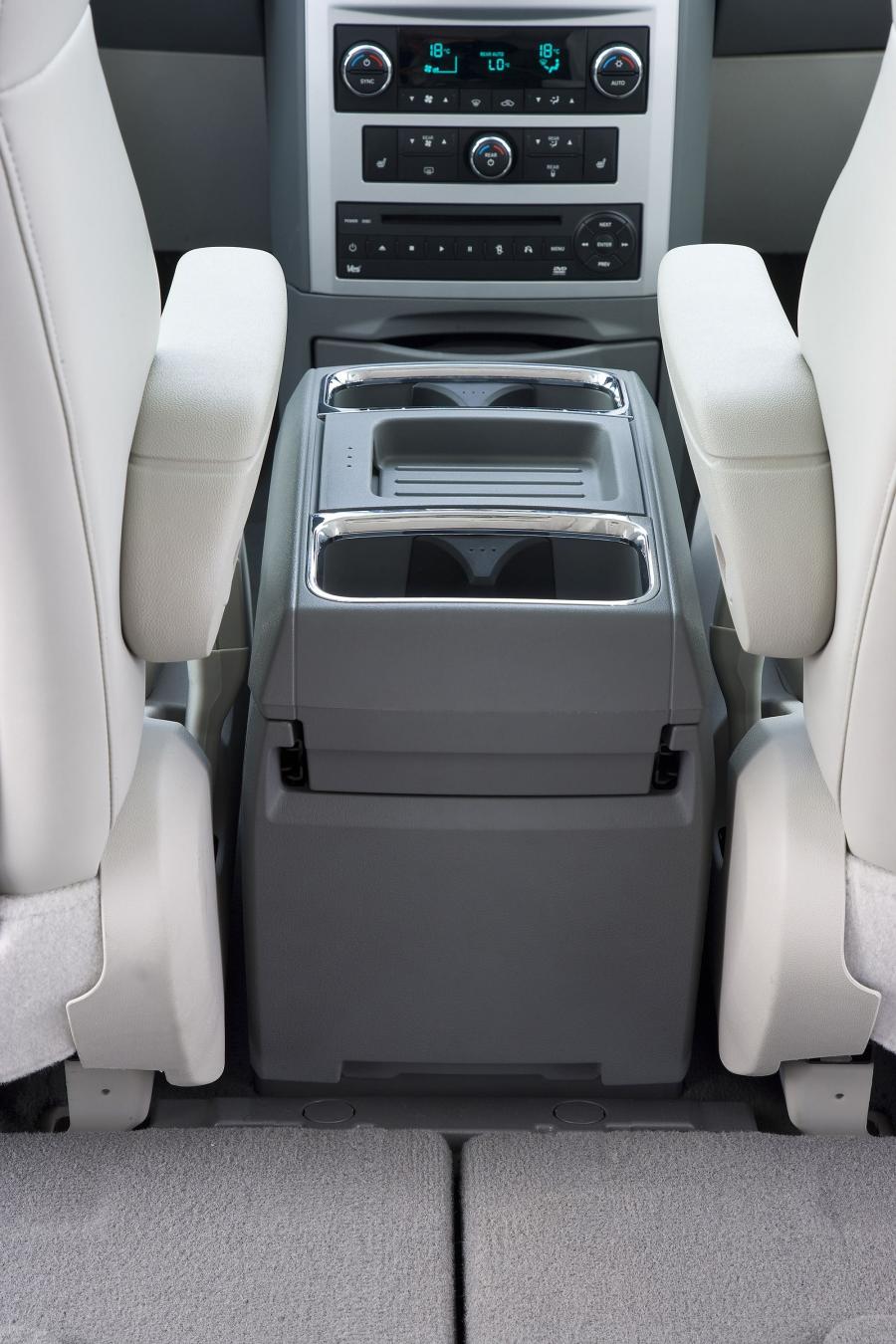  Chrysler Grand Voyager 2008 года  (фото 21 из 108)